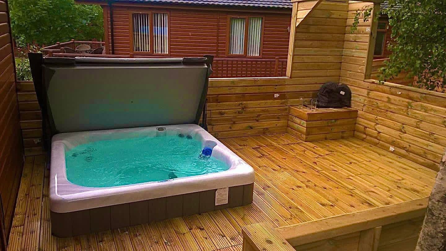 Timber lodge decking with privacy balustrade around a hot tub